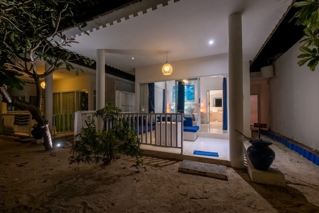 Seri Beach Bungalow Exterior Night