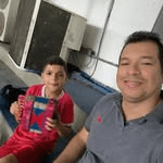 adulto com uma criança