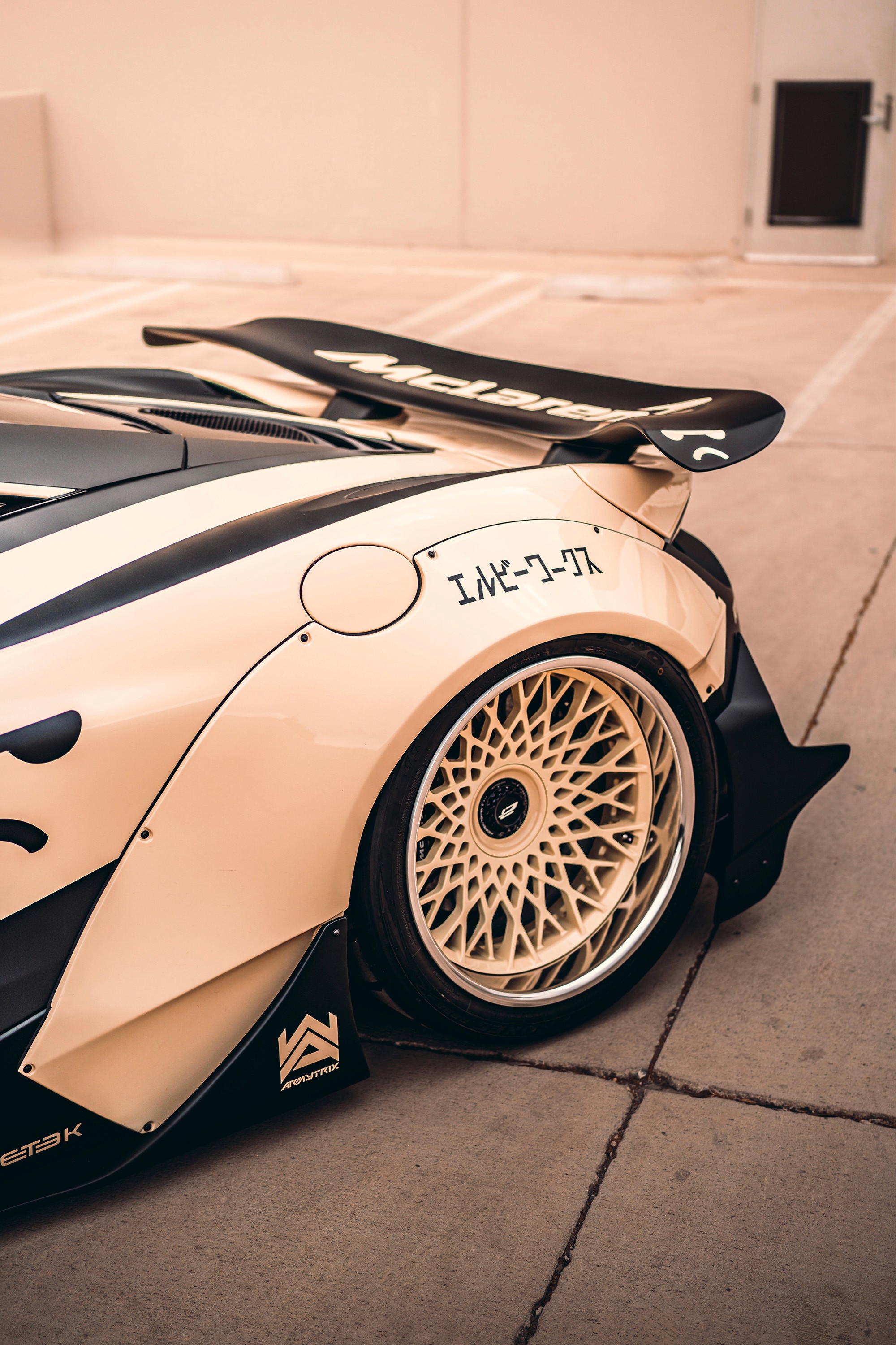 INOZETEK The Boring Concept THE BORING WHITE Dynamic PPF McLaren 720S