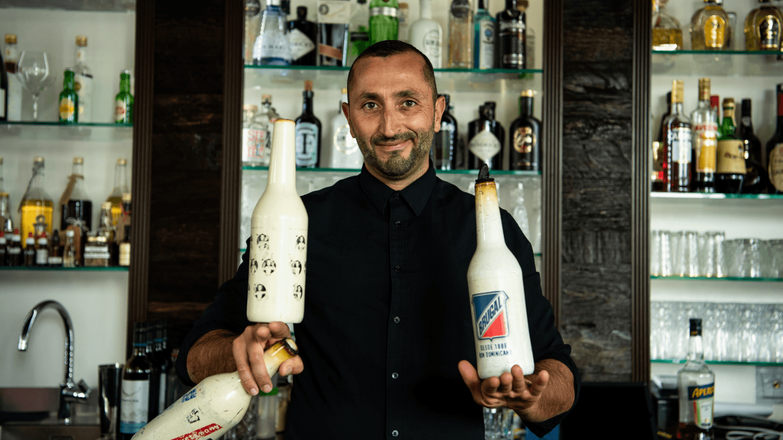 Tony Oliviero in Aktion – Professionelle Barkeeper-Ausbildung & Bücher