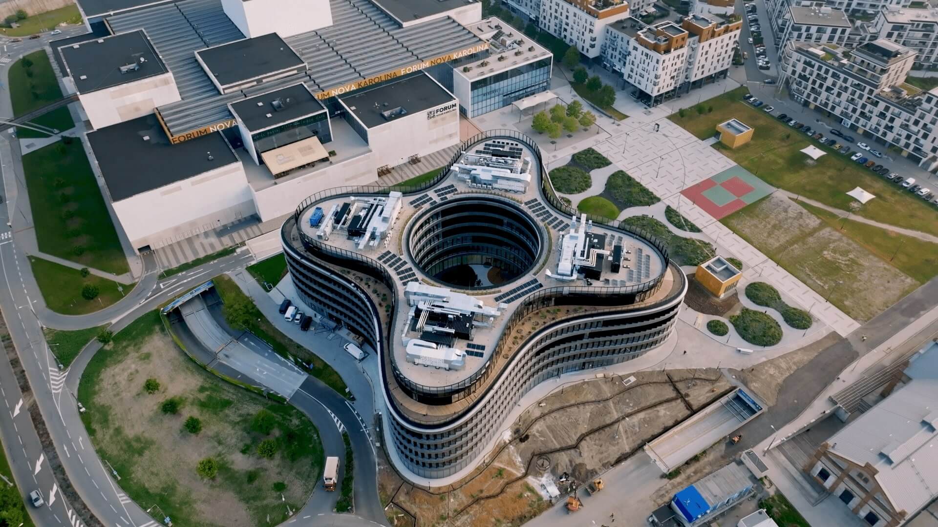 Velkoformátové bezrámové zasklení Organica Ostrava