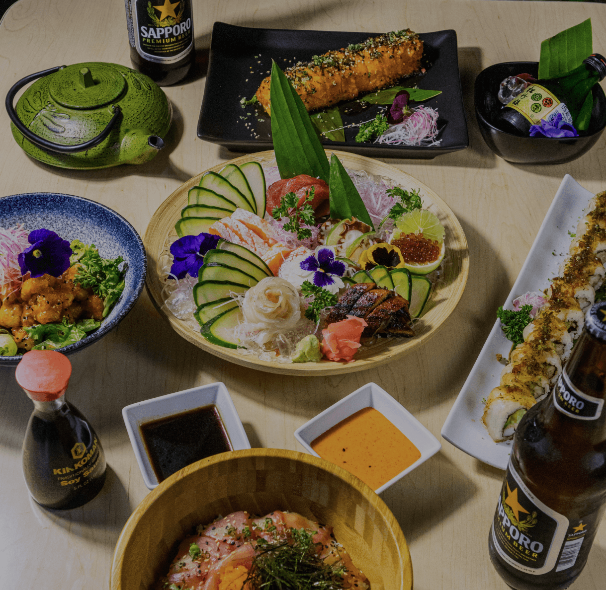 Menú de comida japonesa en Haruko Sushi, incluye sushi, rollos y teppanyaki.