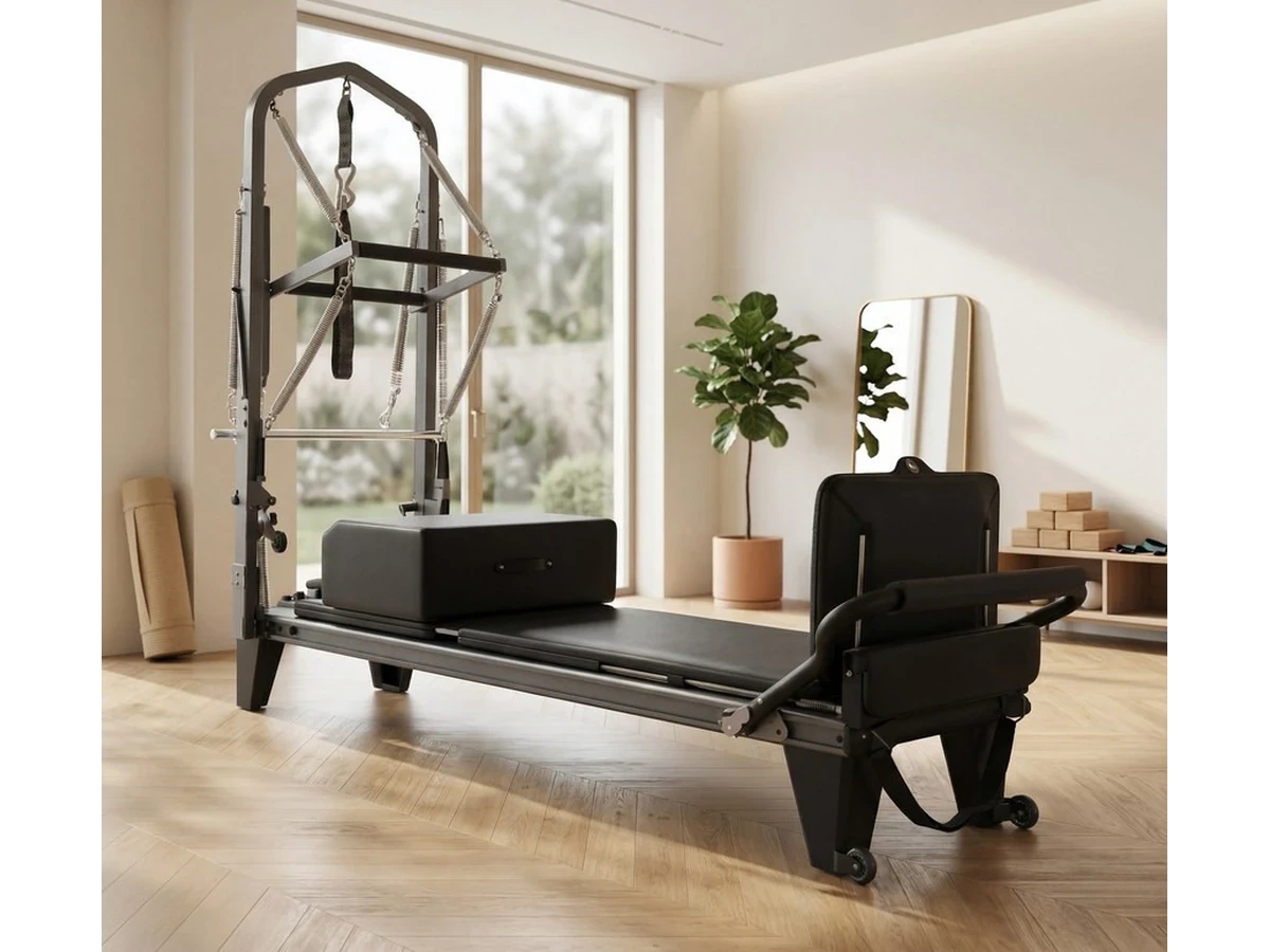 Pilates Reformer Demi-Tour Advanced Track Monobloc — Aluminium, reformer avec demi-tour en aluminium dans un studio de Pilates professionnel