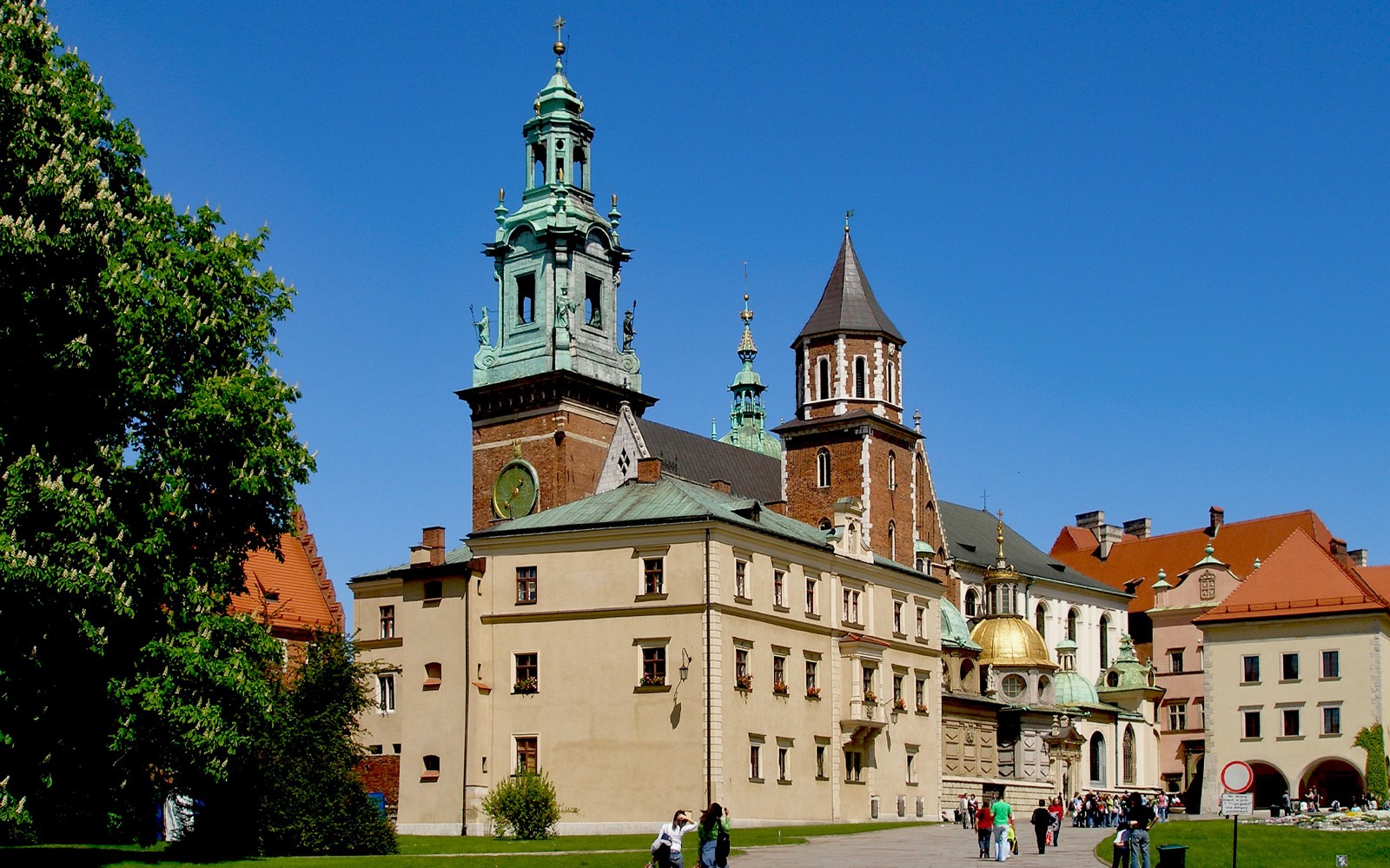 Wawel Castle and Cathedral with tourists in Krakow, Poland.