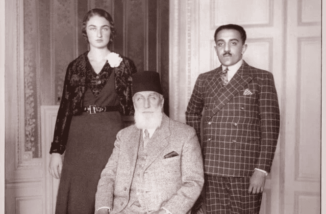 Princess Durrushawar, Caliph Abdulmecid II, and Nawab Azim Jah, the princess' husband. Photo from National Portrait Gallery. Creative commons license.