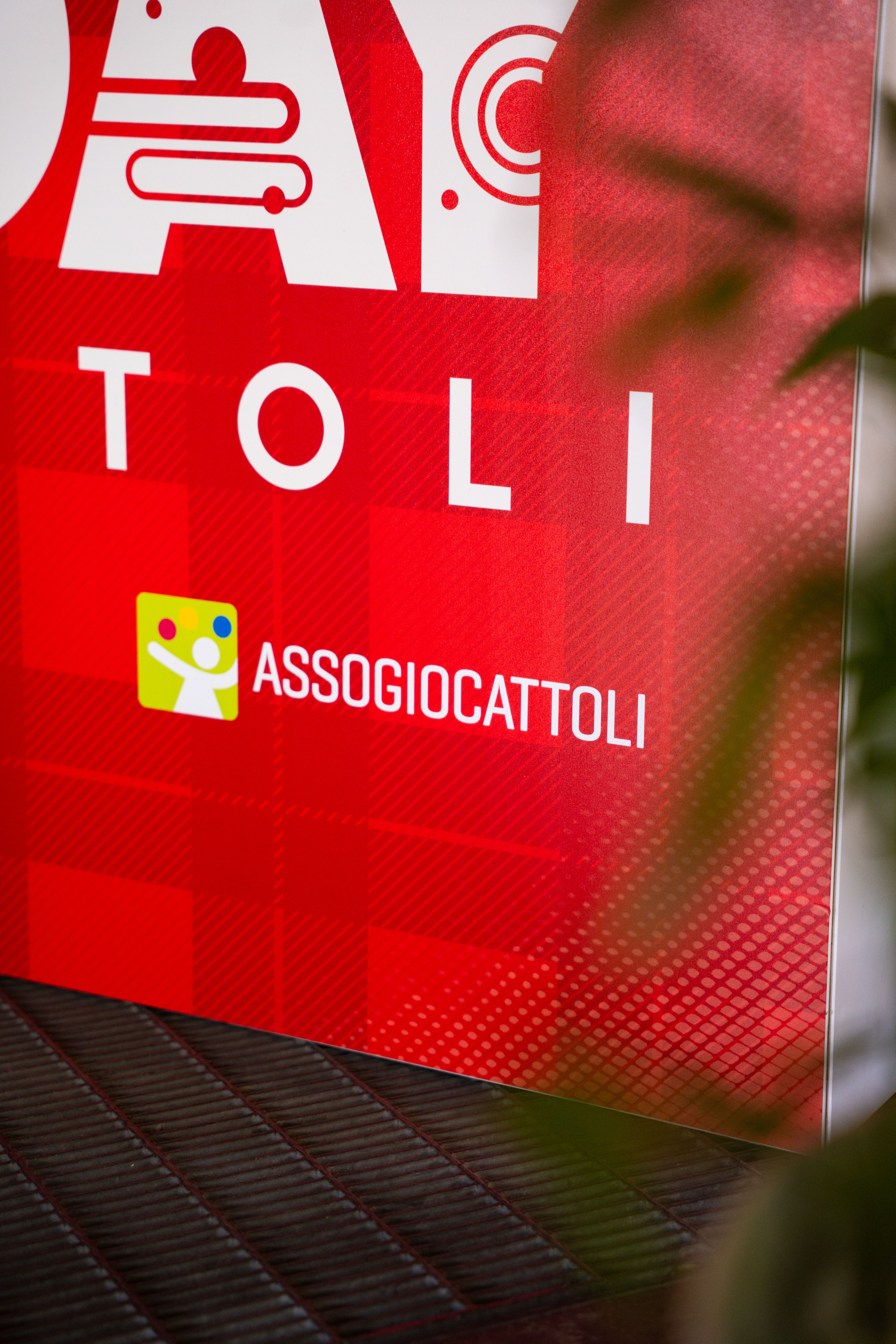 people near TAj Mahal