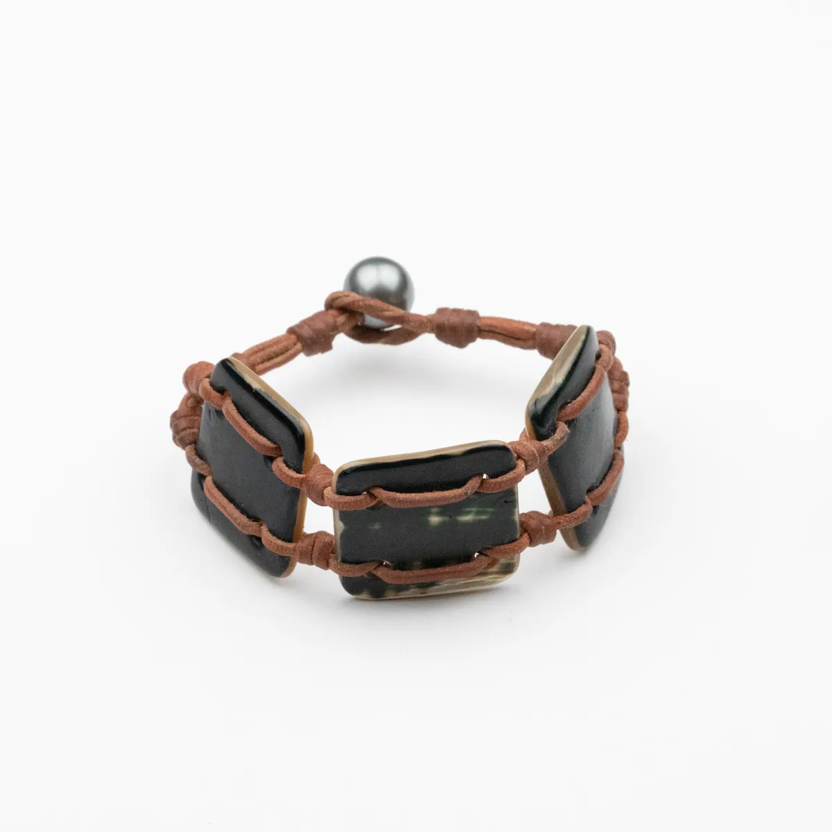 Shell and Tahitian Pearl leather bracelet with three black shell panels hand-knotted on sienna leather cord with pearl closure — Manos de Oro Saint Barth