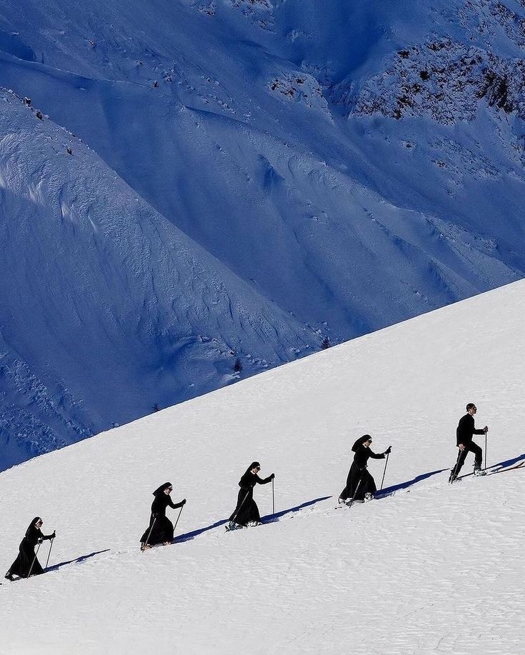Minimal winter scene of skiers traversing a snowy mountain ridge — graphic, clean, atmospheric.