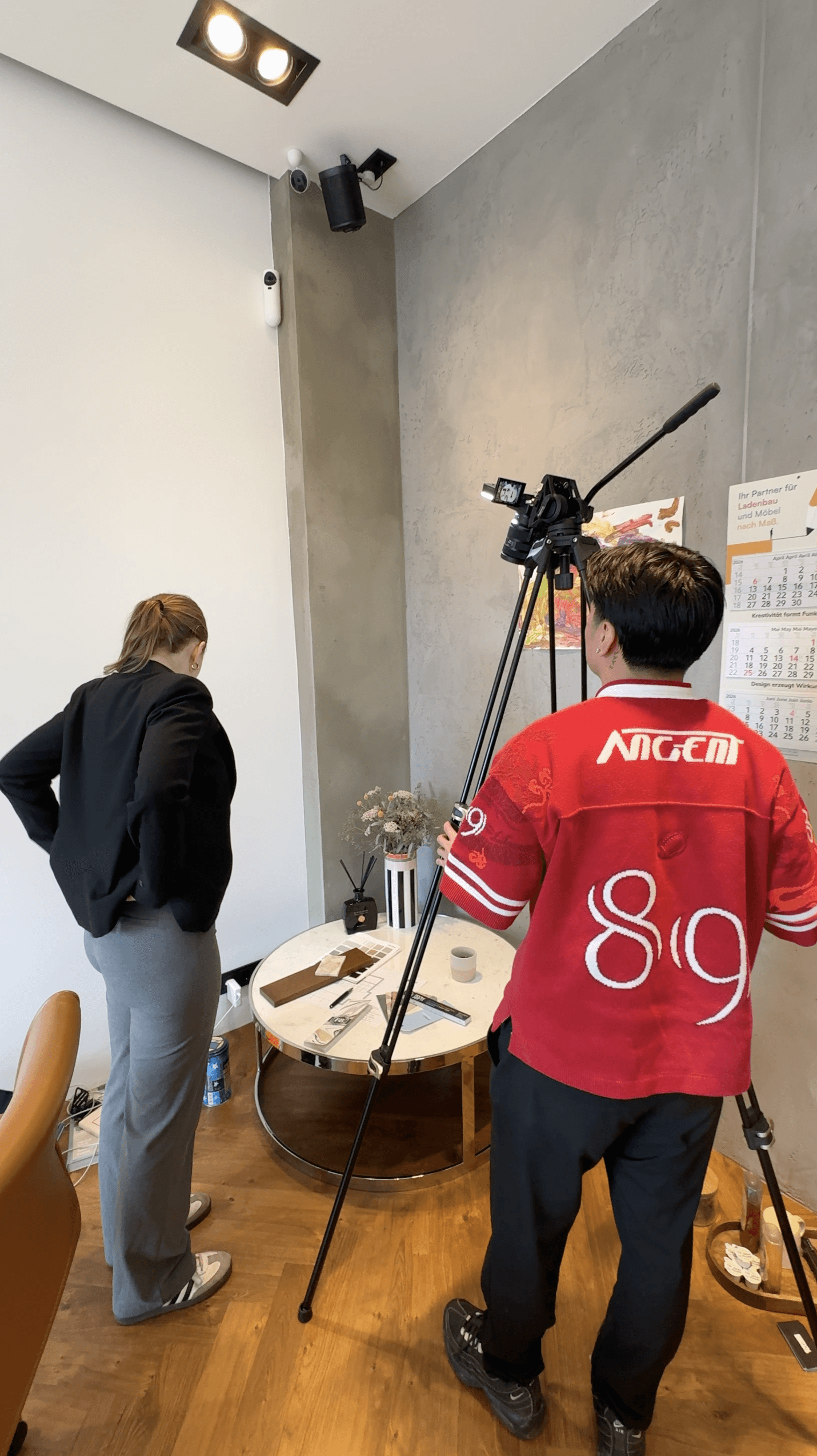 Women in suit smiling gesture