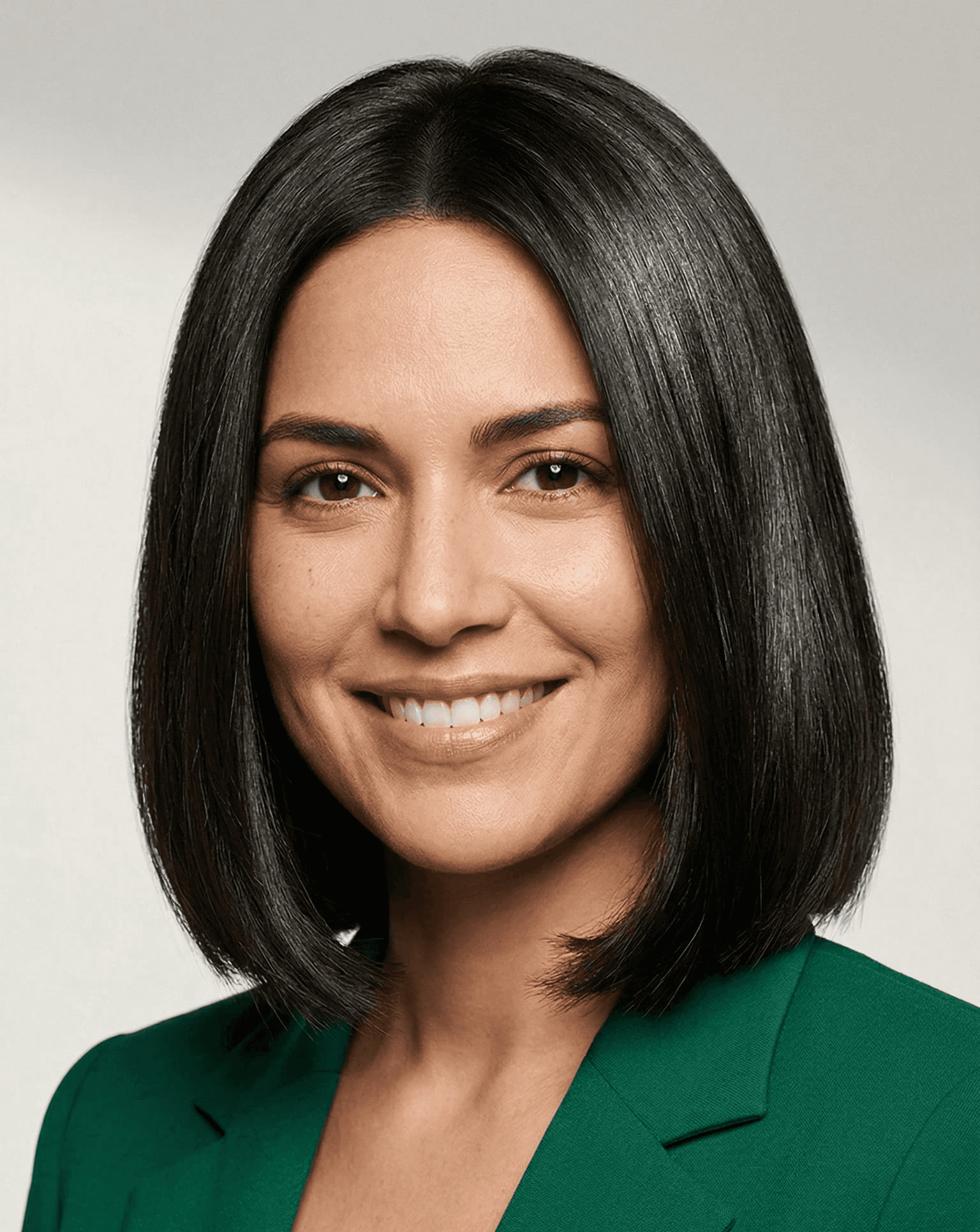 Smiling female Sydney real estate agent from Reeltor with dark bob and green blazer