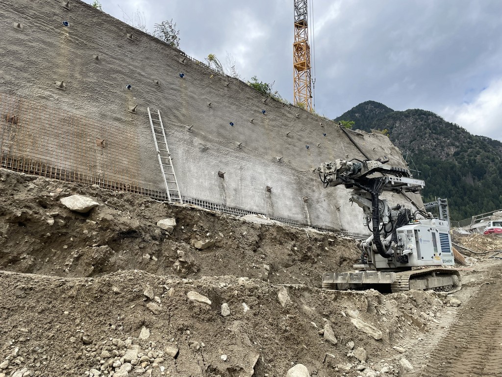 Parte chiodadta multistrato in spritz beton con comacchio MC9 in cantiere