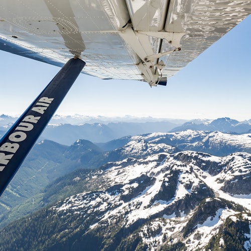 白雪覆盖的山峰