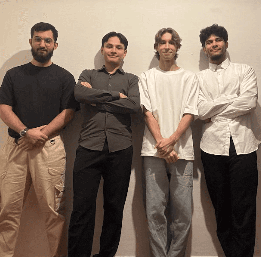 Photo de groupe des quatres mebres fondateurs de Saysup