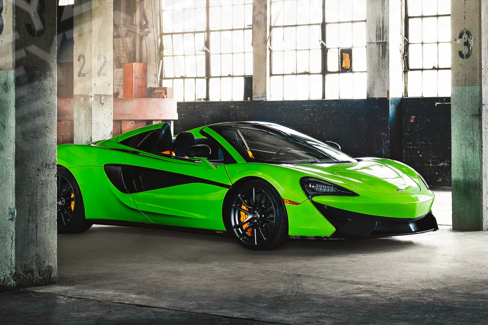 Vue extérieure Mclaren 570S Spyder Vert – Location Supercar à Dubaï | Keyz Rent