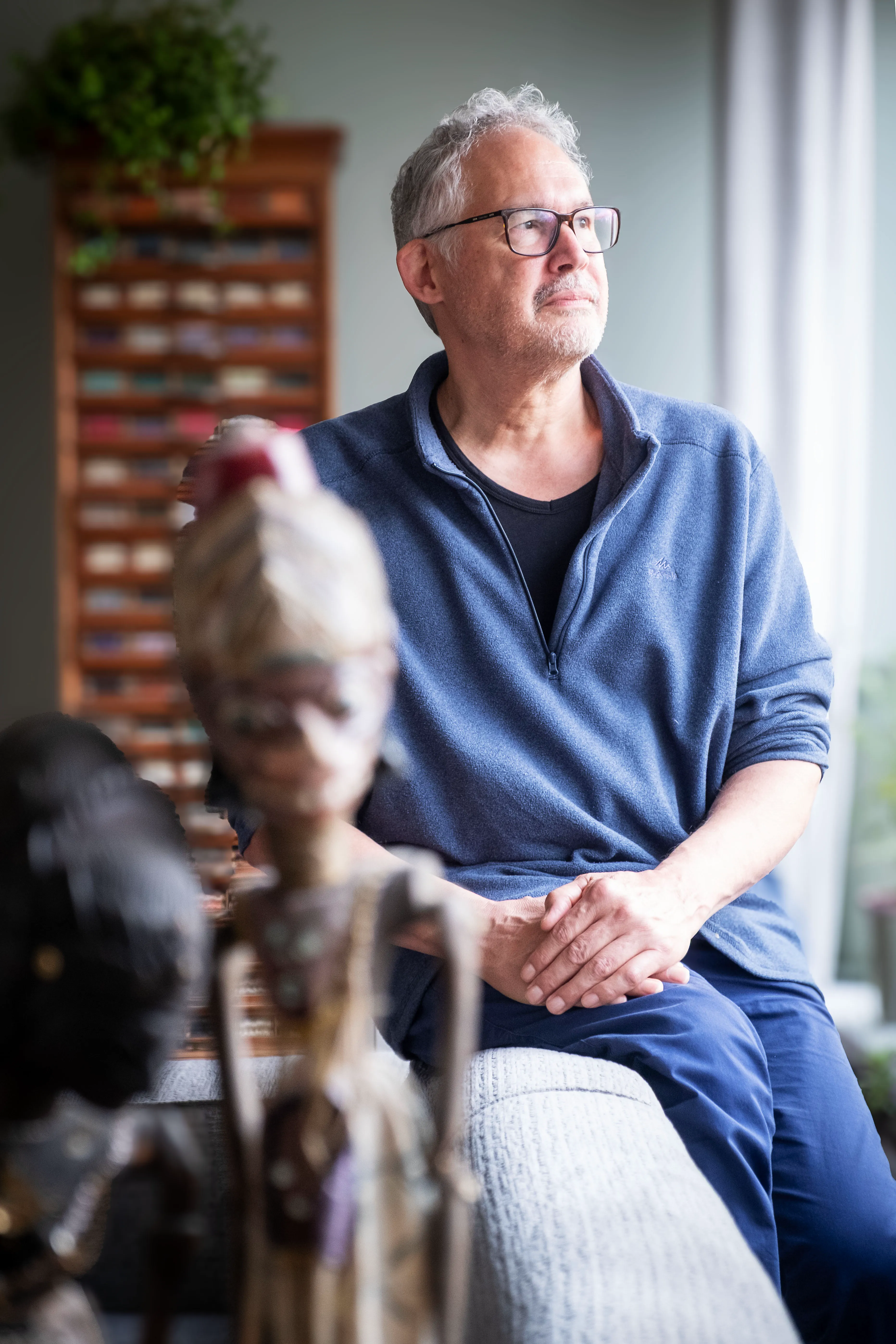 Foto van Robin Raven op de bank