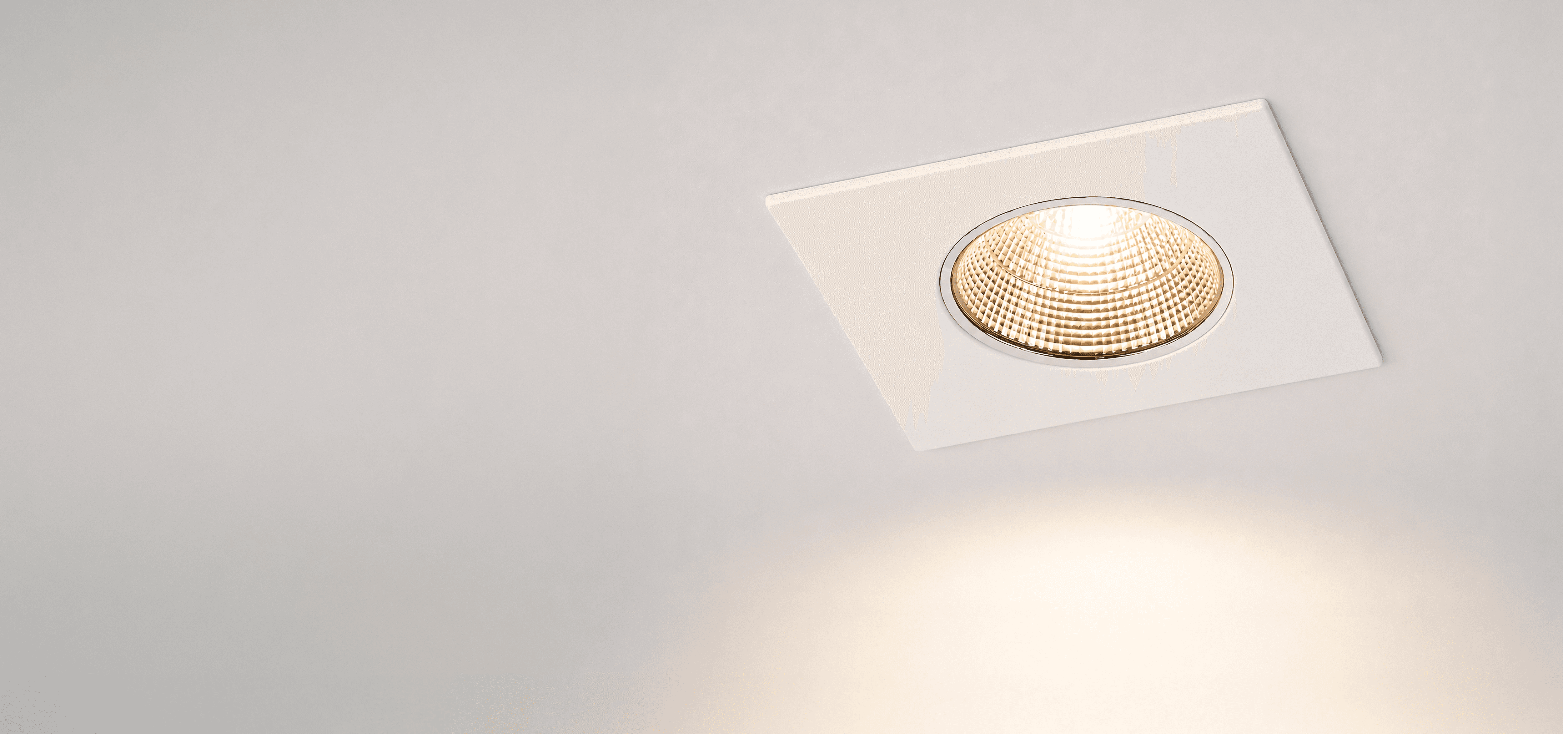Czarna modułowa oprawa sufitowa LED Stellar ALFA A1-8W typu downlight z ciepłym światłem 3000 K