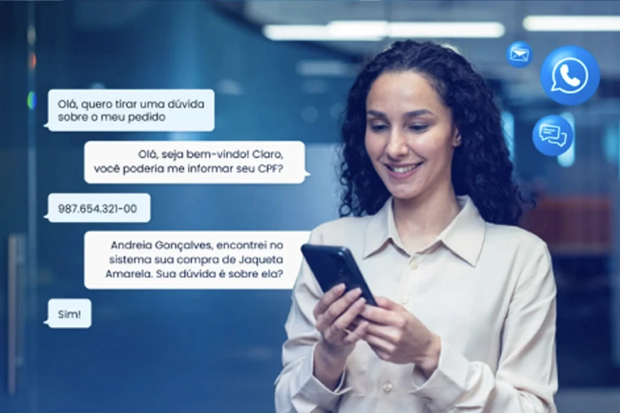 Cliente sendo atendida via chatbot Milvus no celular com suporte multicanal