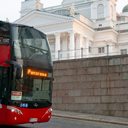 出发点位于参议院广场，赫尔辛基大教堂旁