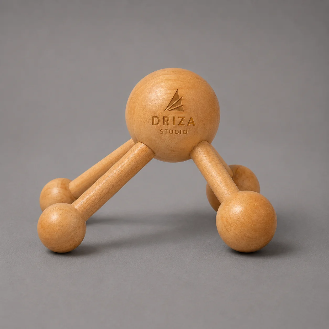 Masajeador de madera personalizado con logo para empresas, wellness y merchandising corporativo
