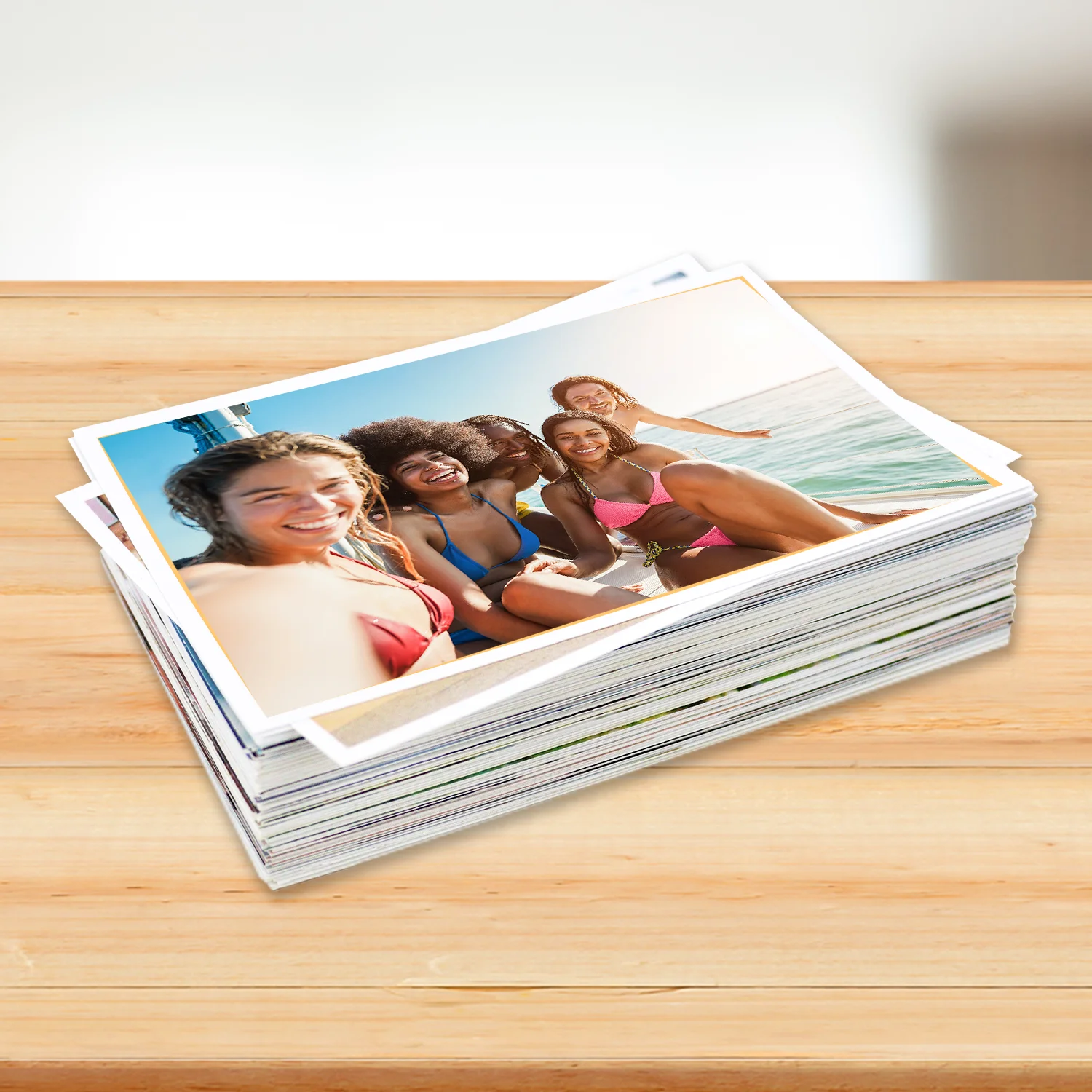 Fotolivro de capa dura no tamanho 21x30cm aberto e fechado em loop.