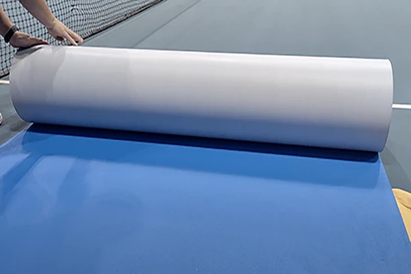 專業室內匹克球場地板工程，採用符合國際標準的藍灰色減震防滑運動地板及標準場地標線。