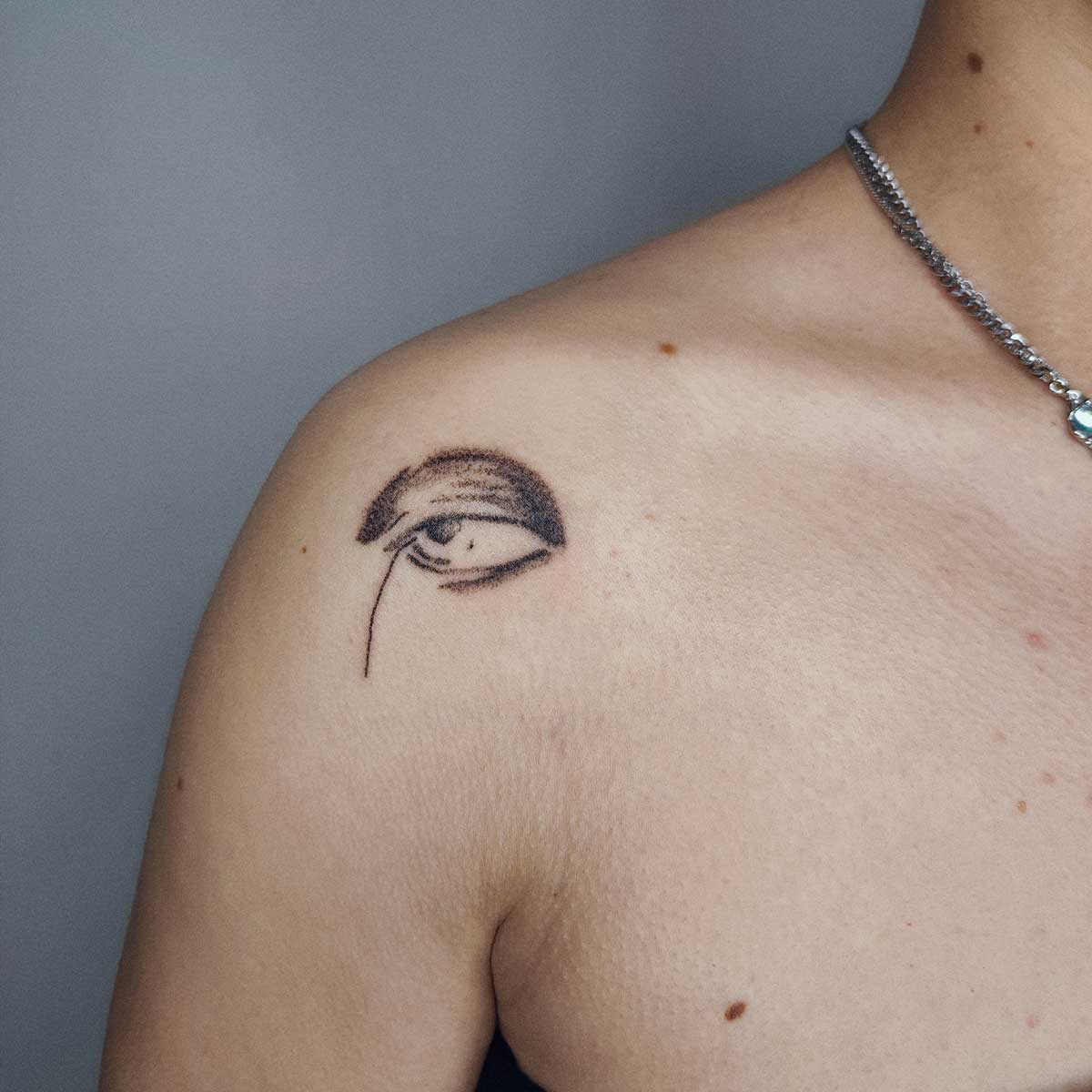eye tattoo