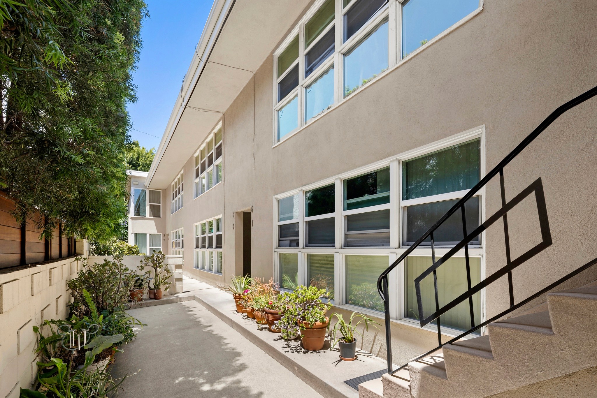 Landscaped walkway and unit entrances at 937 Hilldale Ave apartment property.