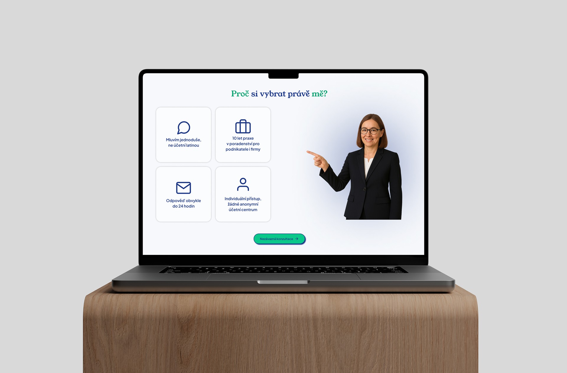 Detail jedné z podstránek webu Petry Novotné zobrazený na notebooku jako součást návrhového procesu.