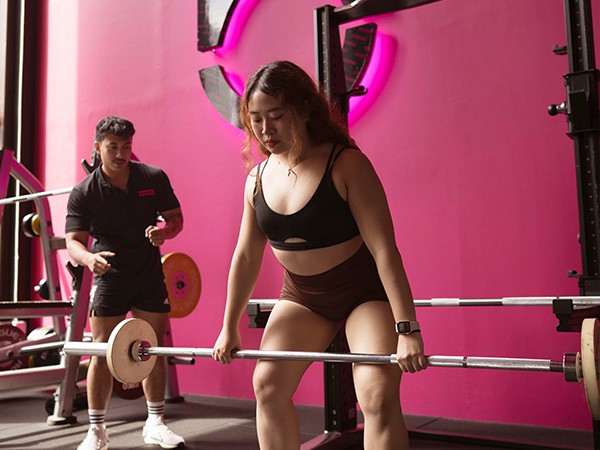 personal training in kuala lumpur, woman having a strength training with a personal coach