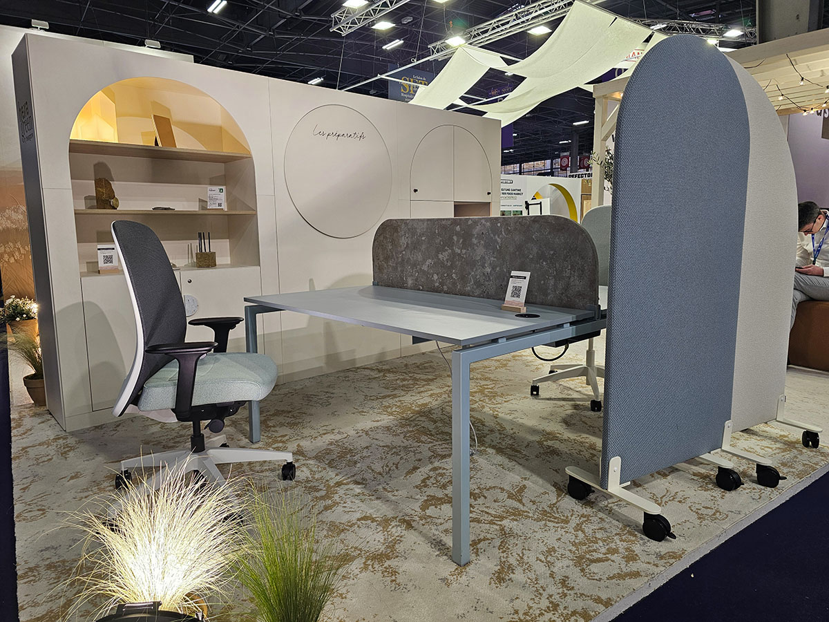 Stand salon hexagone bureau