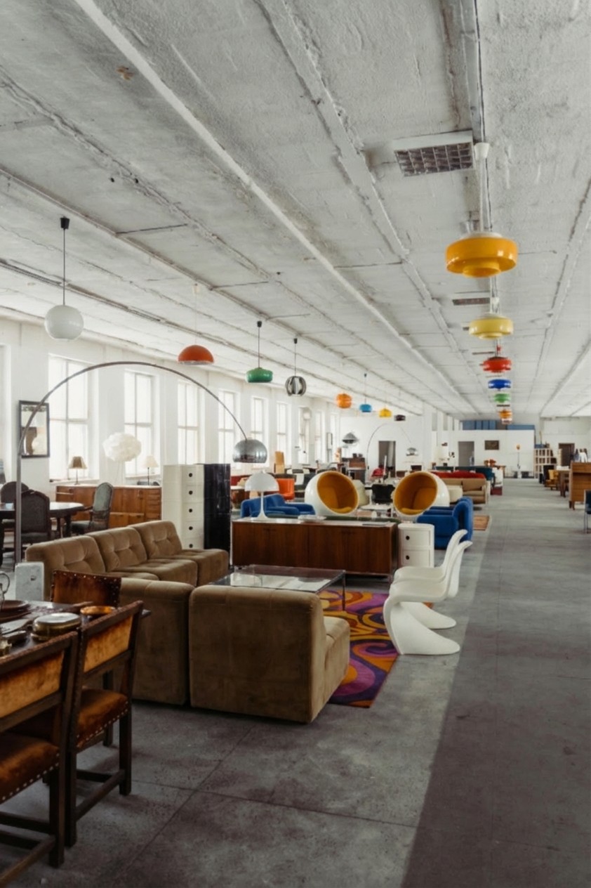 Chrome gradient cube with rounded edges on a white background—minimal 3D object for modern product design.