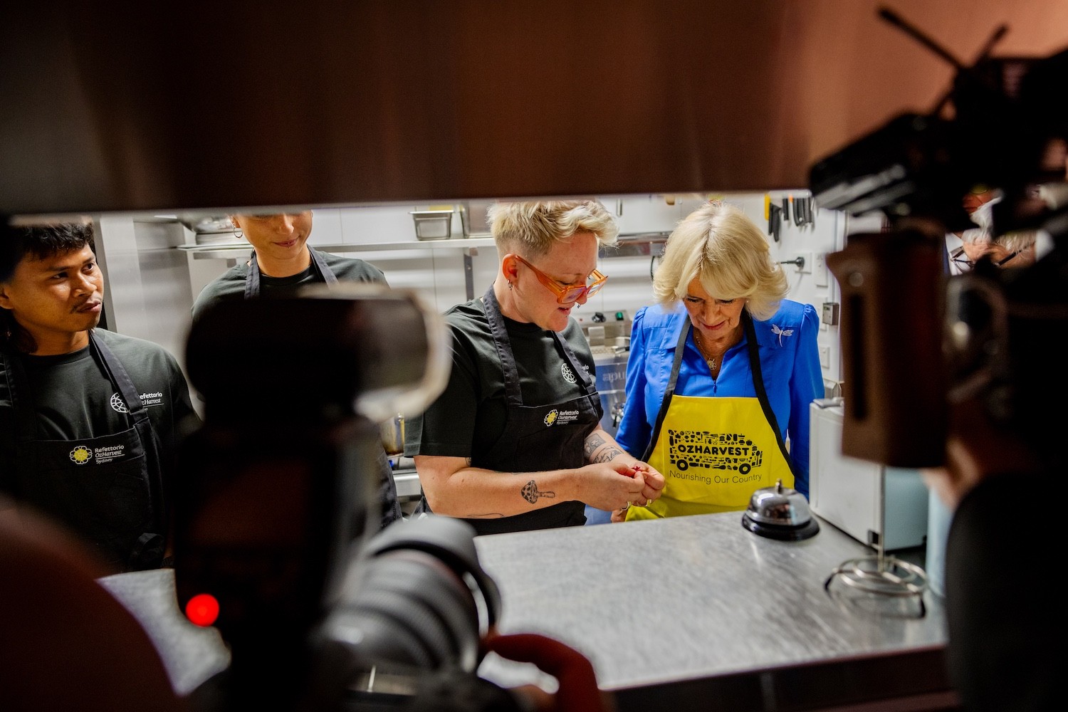 Ronni Kahn signs copies of A Repurposed Life