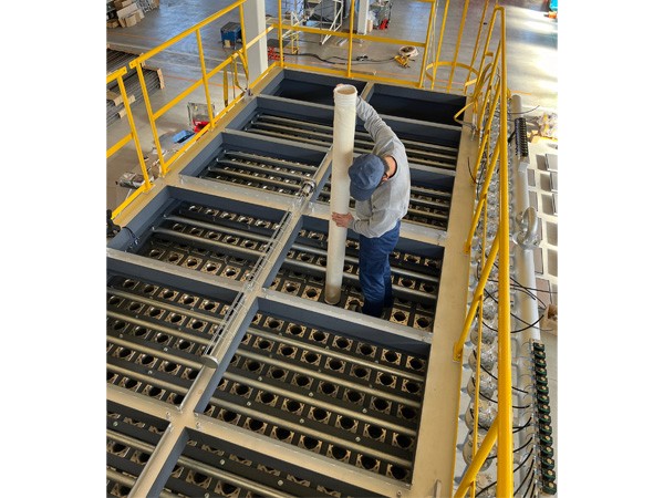 上からフィルターを交換できるので粉塵をかぶらずメンテナンス可能