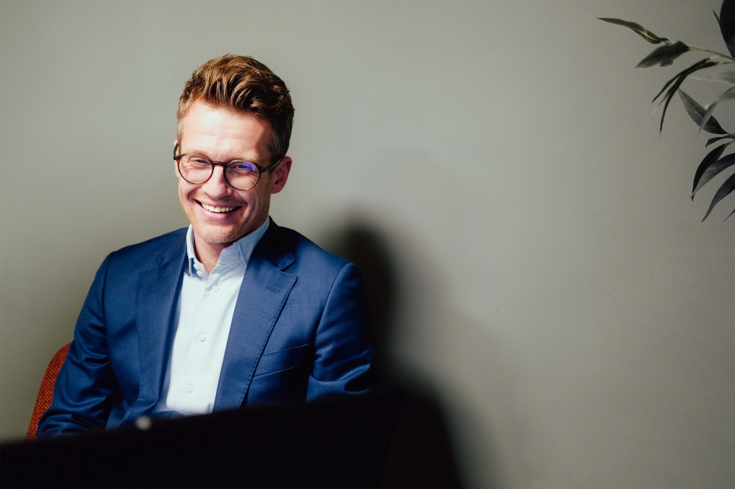 Portrait eines Beraters der BBA im Büro