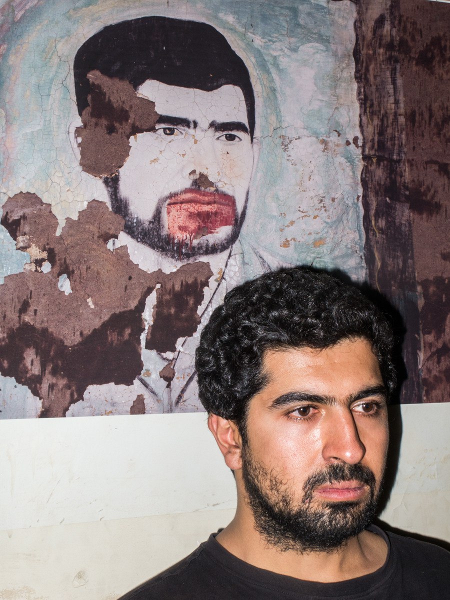 Photographie de l'auteur Alireza Mohammadi regardant l'horizon