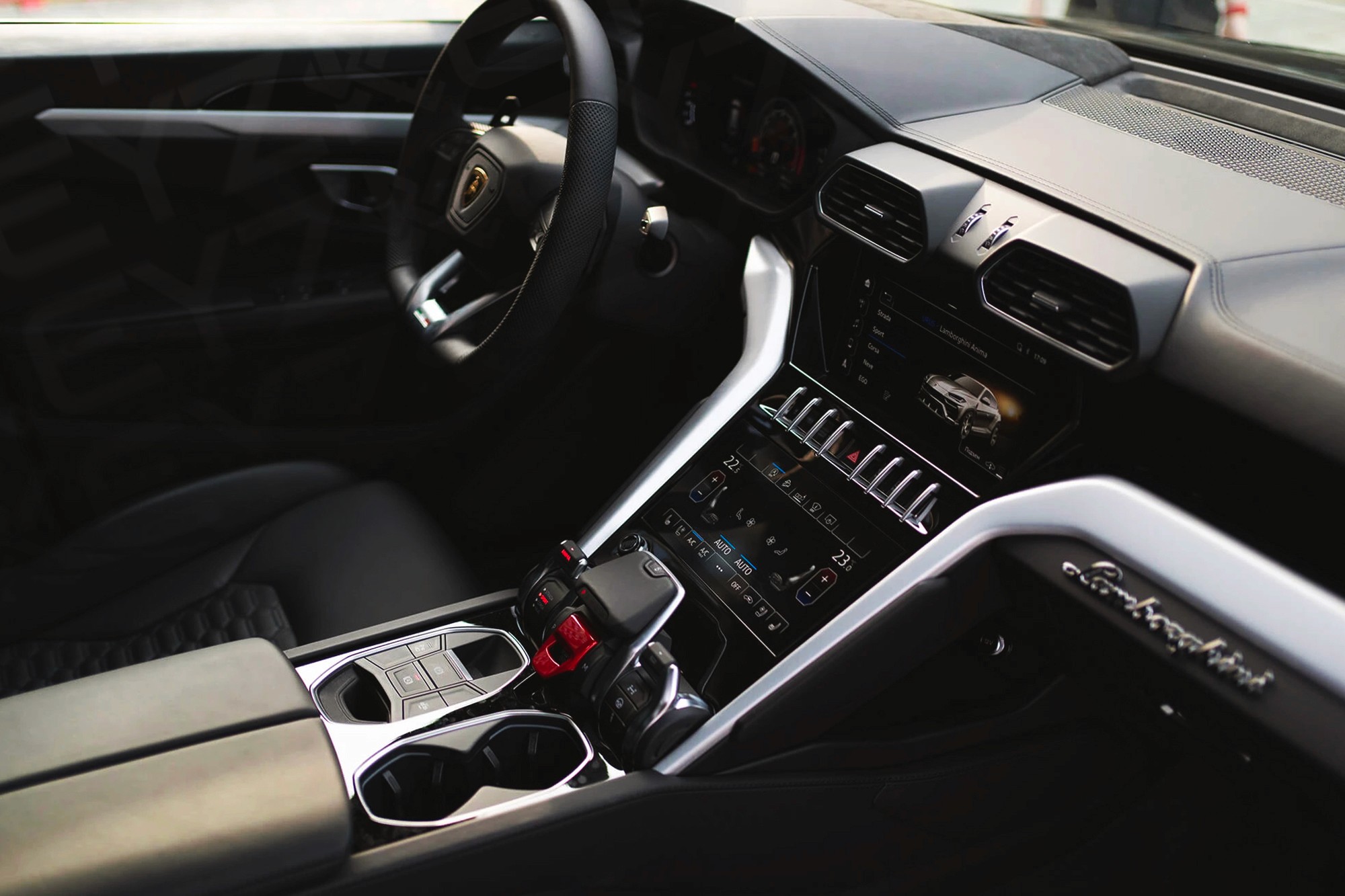 Vue interieur Lamborghini Urus Gris – Location SUV à Dubaï | Keyz Rent