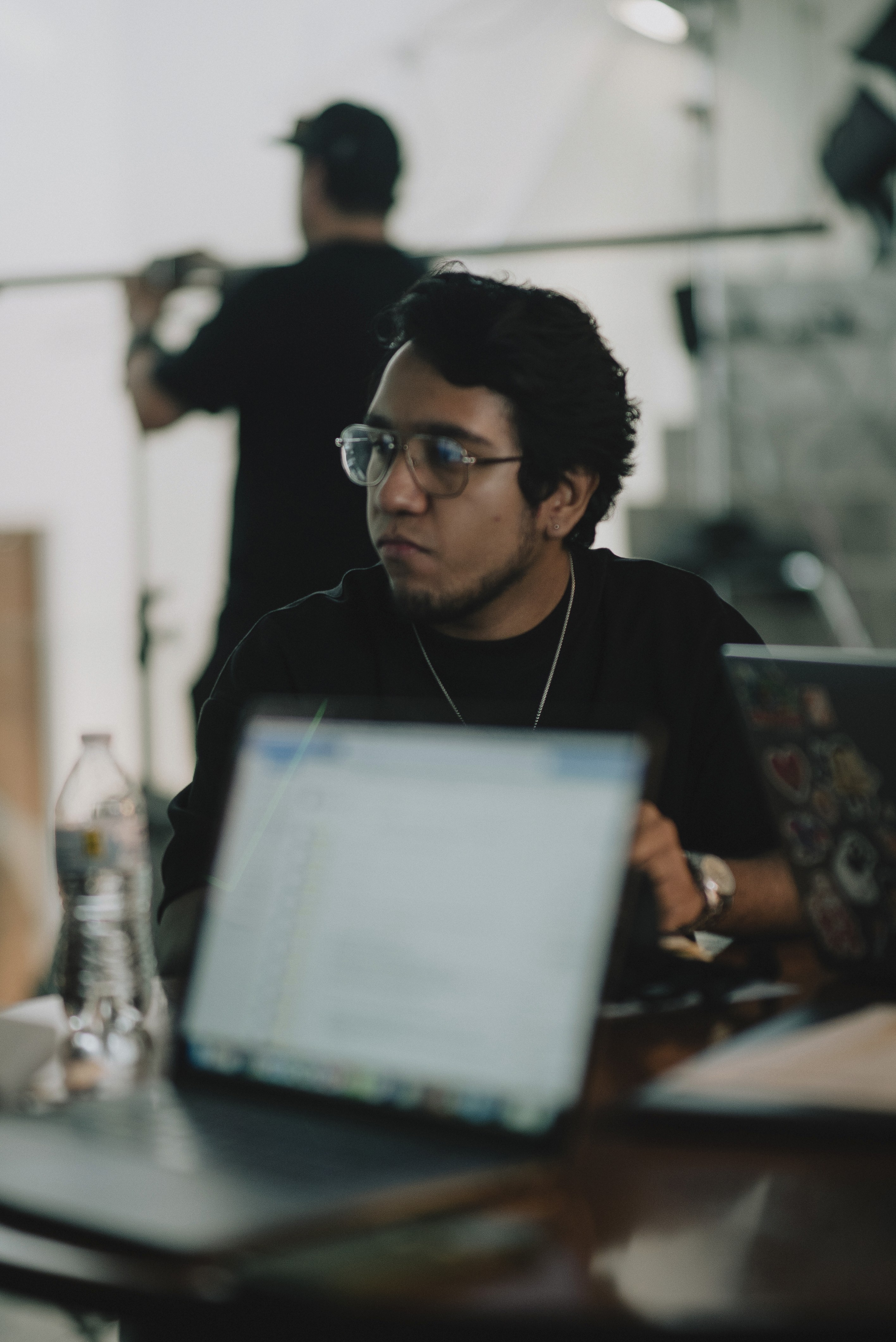 Director Mike Bautista guiding actors during the emotional workshop for The Home Depot Father's Day campaign, seeking the soul of storytelling in Monterrey.