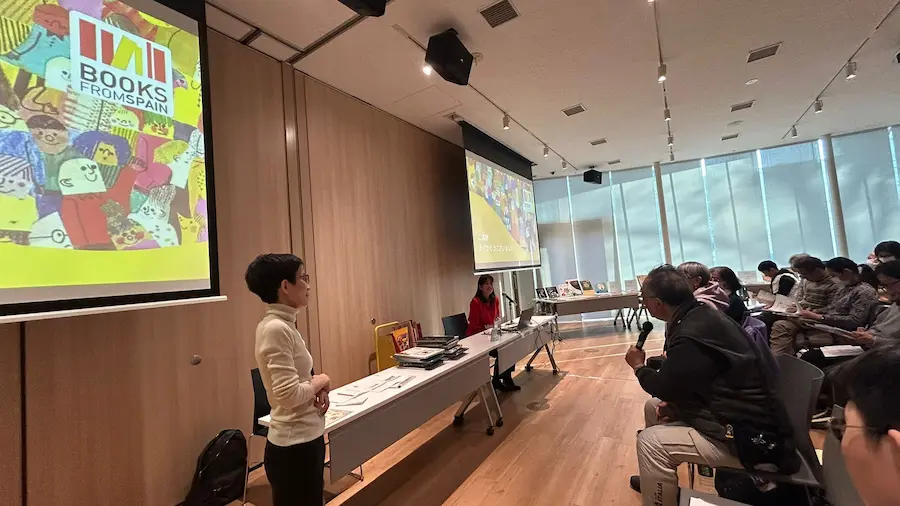 板橋区立中央図書館_newspanishbooks_presentation_2