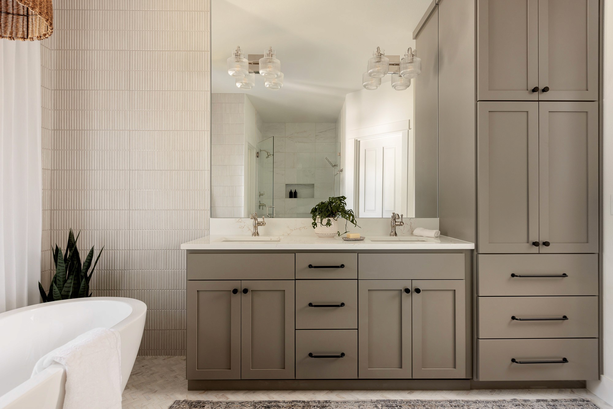 We’re so excited to share details from The Ravensdale House: Primary Bathroom — one of our favorite interior design + remodeling projects in Ravensdale, Washington. 