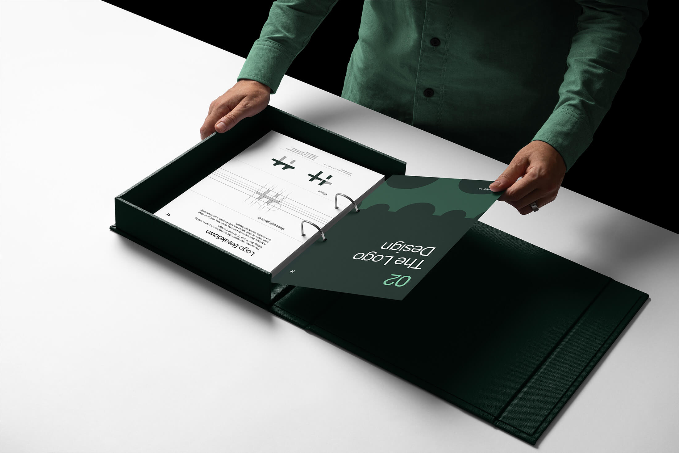 I-taalveien brand showcased via a binder box mockup