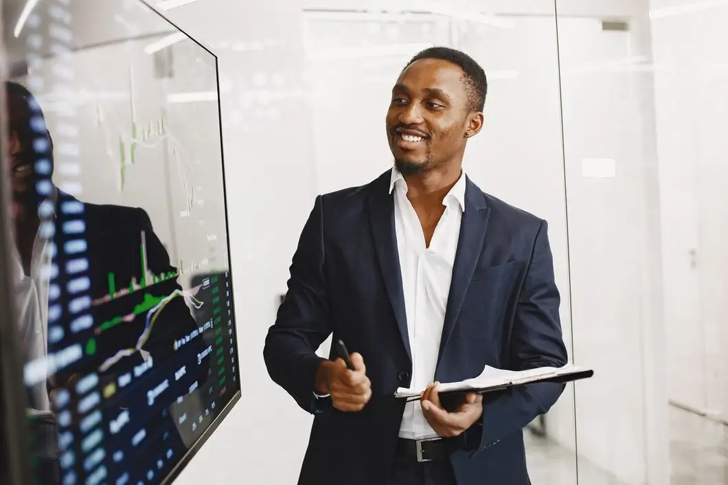  Black woman points to screen at meeting