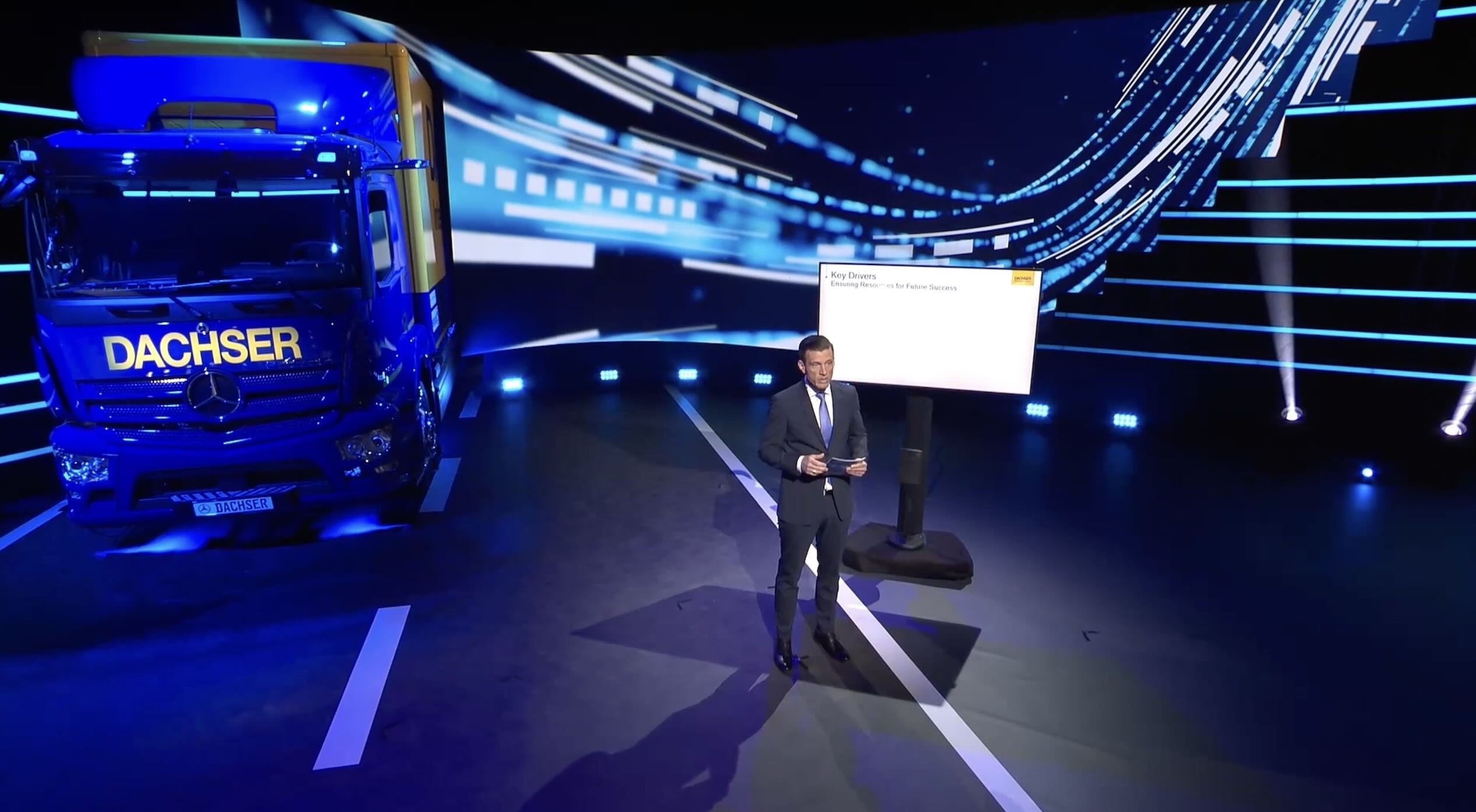 Immersive conference stage design for the Dachser Global Leadership Conference.