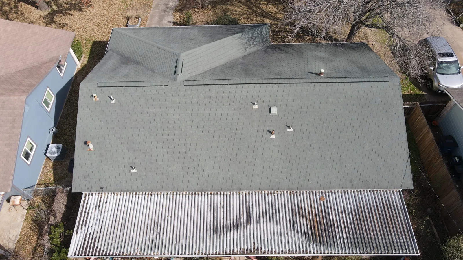 Before replacement: earlier roofing on the same home.