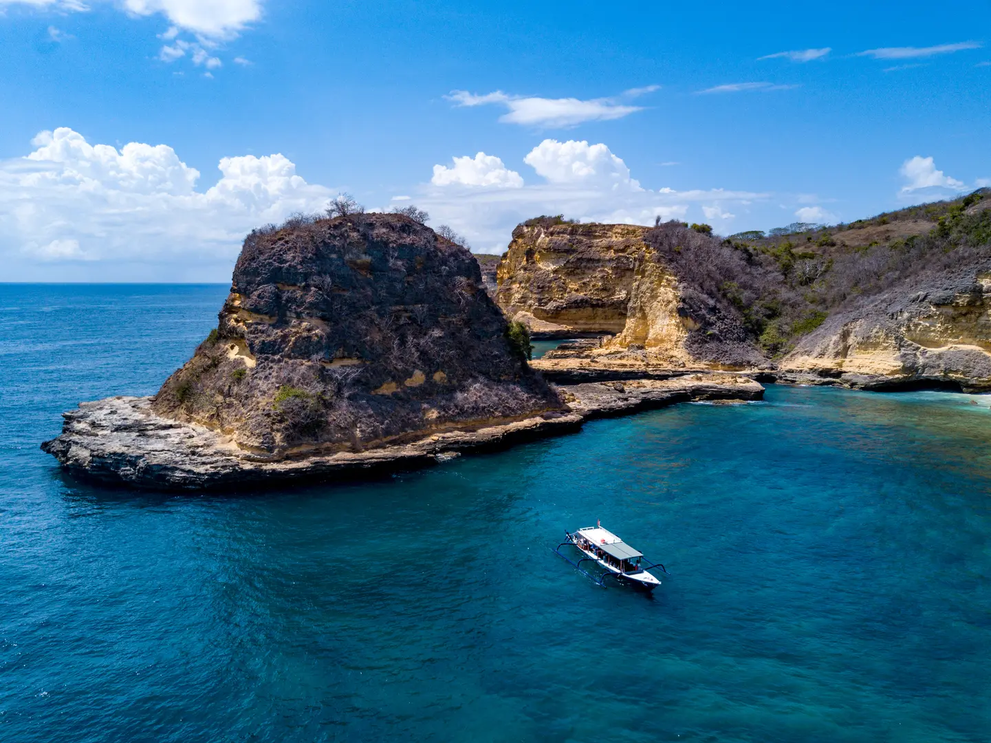Drone shot of boat at Jimmy's Walls dive site
