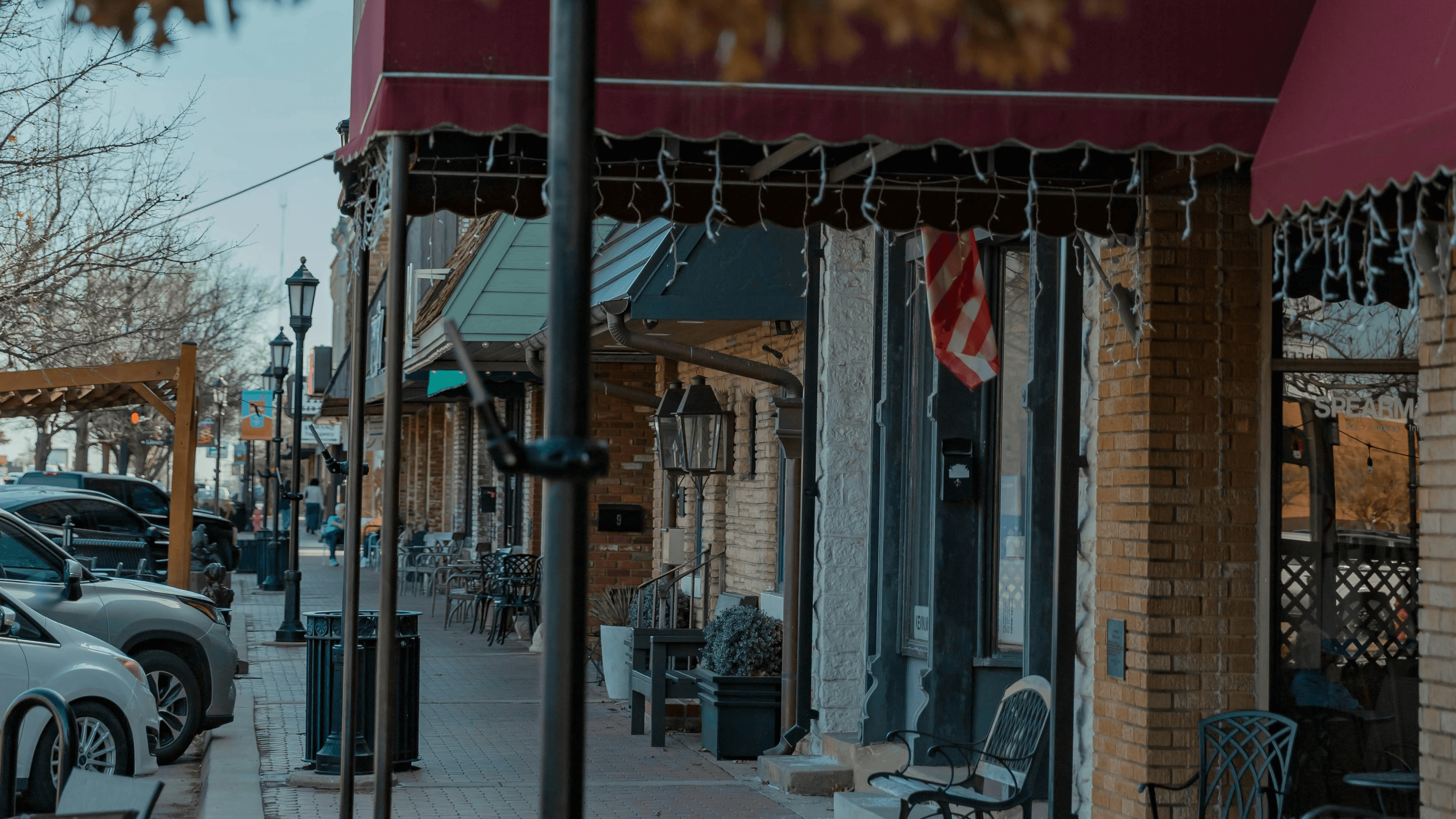 Find trusted gutter cleaning in Oklahoma City. See local costs, seasonal schedules, and how to pick the best pro to protect your foundation from OKC storms.