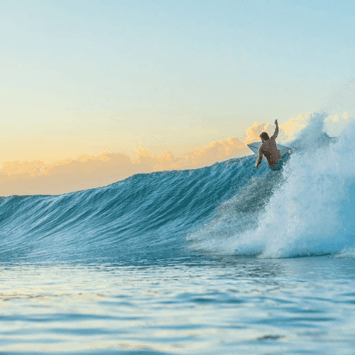 Man surfing on a wave – surfboard rental in santa-teresa