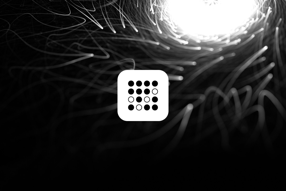 A professional woman working at a computer, organizing her company digital knowledge base on the Checkgrow platform.