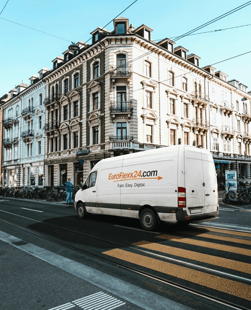 EuroFlexx24 Sprinter auf der Straße, fotografiert in der Innenstadt.
