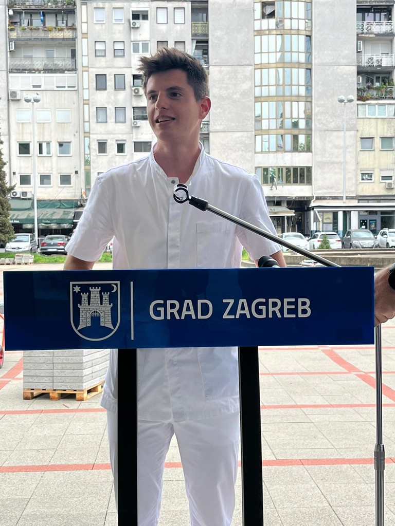 Florijan Rožić daje izjavu za medije u Zagrebu za FlowFizio Sesvete i fizioterapiju