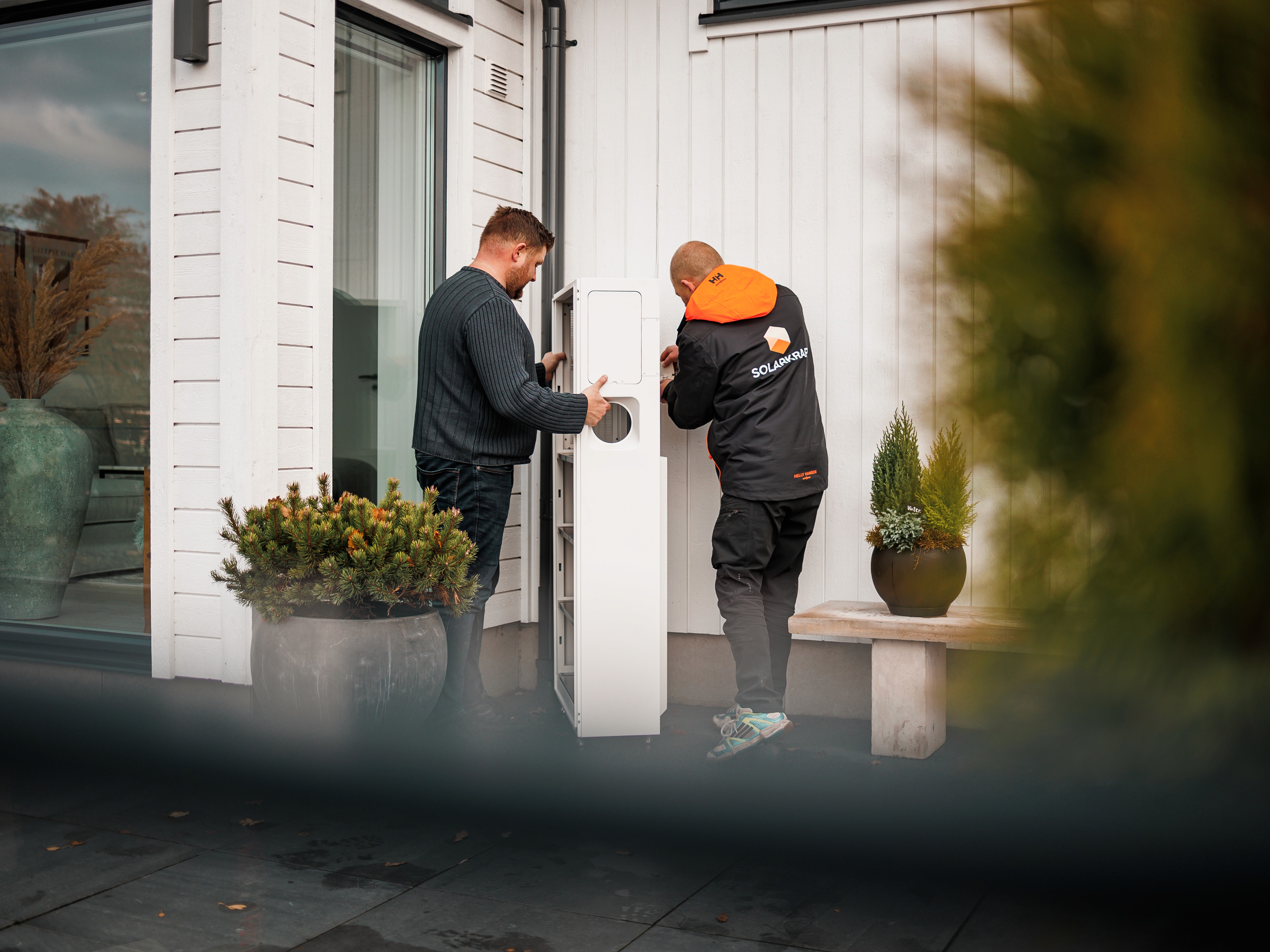 Emaldo® Power Store AI - helppo tapa varastoida sähköä ja pienentää sähkölaskua